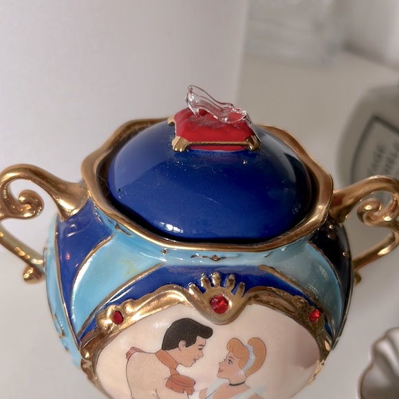 Cinderella 50th anniversary music box collection made by Ardleigh Elliott. - Picture 3 of 5